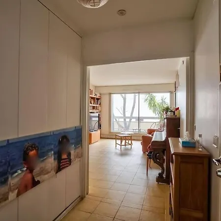 Nice And Bright 3 Bedroom Flat *