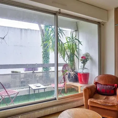 Nice And Bright 3 Bedroom Flat *