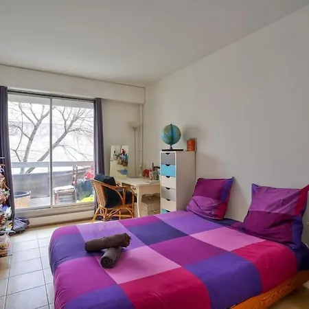 Nice And Bright 3 Bedroom Flat *